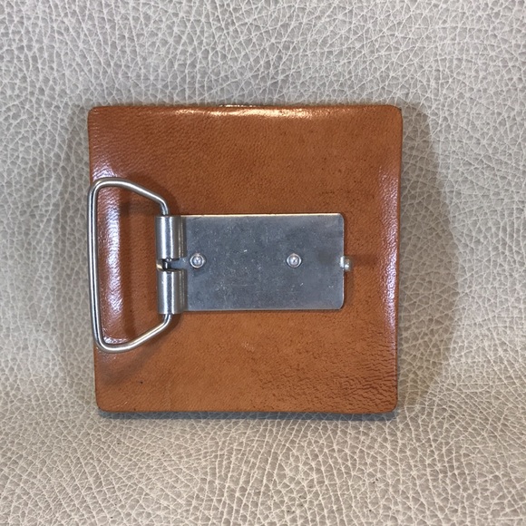 Vintage Belt Buckle Compact - Picture 3 of 3